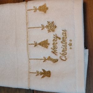 Enchante Home NWOT Christmas Embroidered Hand Towel